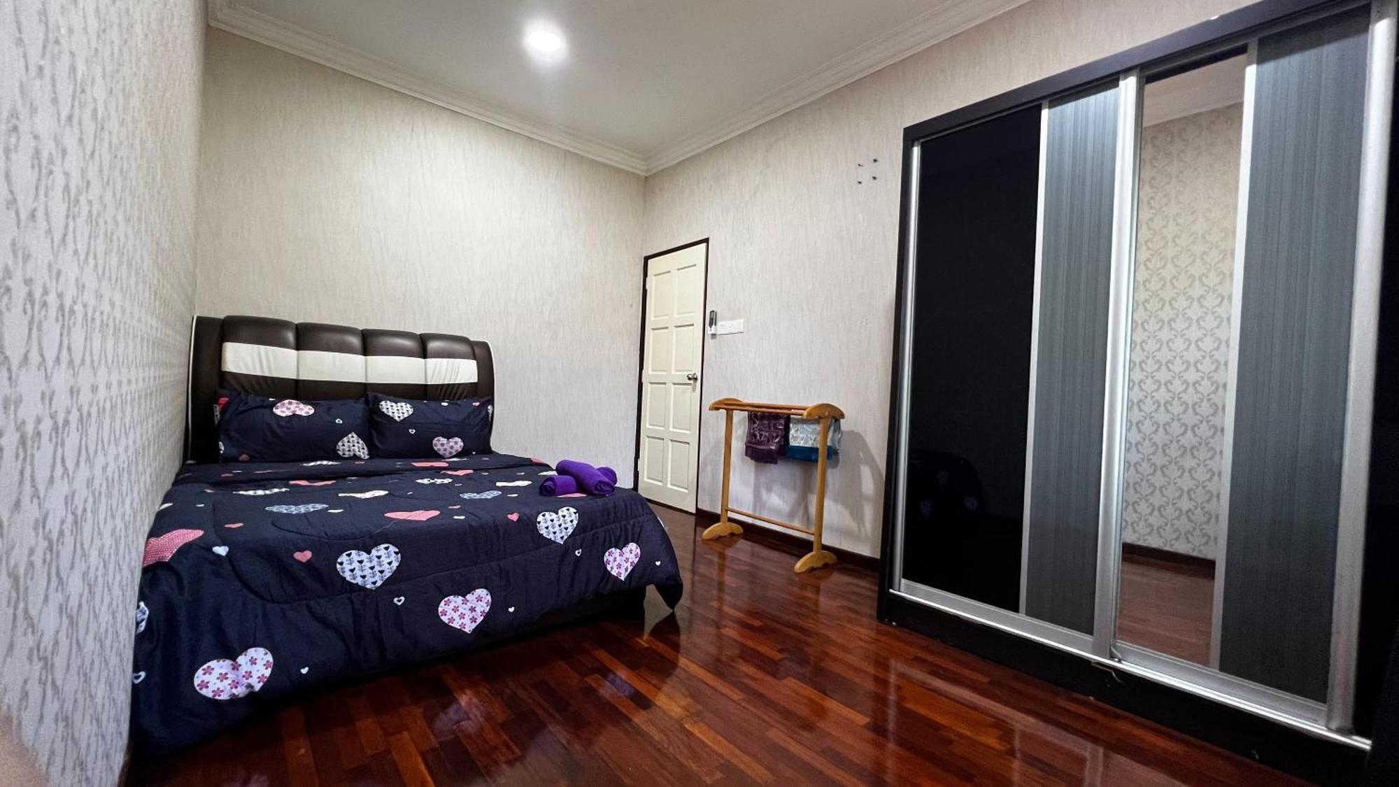 Yb Guest House 4 Bilik 5 Katil Chukai Eksteriør billede