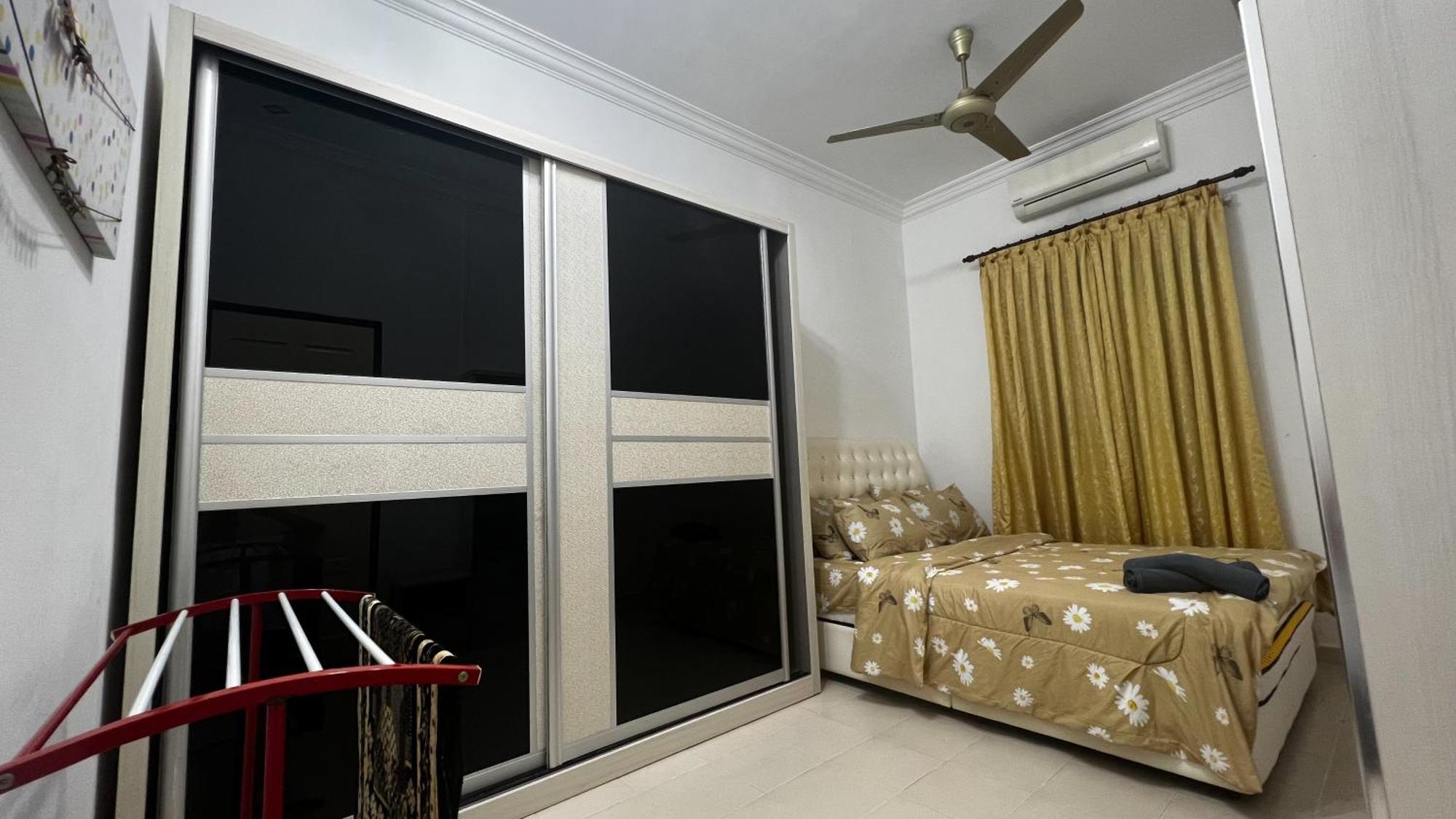 Yb Guest House 4 Bilik 5 Katil Chukai Eksteriør billede