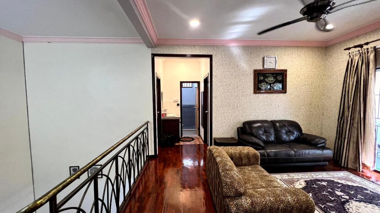 Yb Guest House 4 Bilik 5 Katil Chukai Eksteriør billede